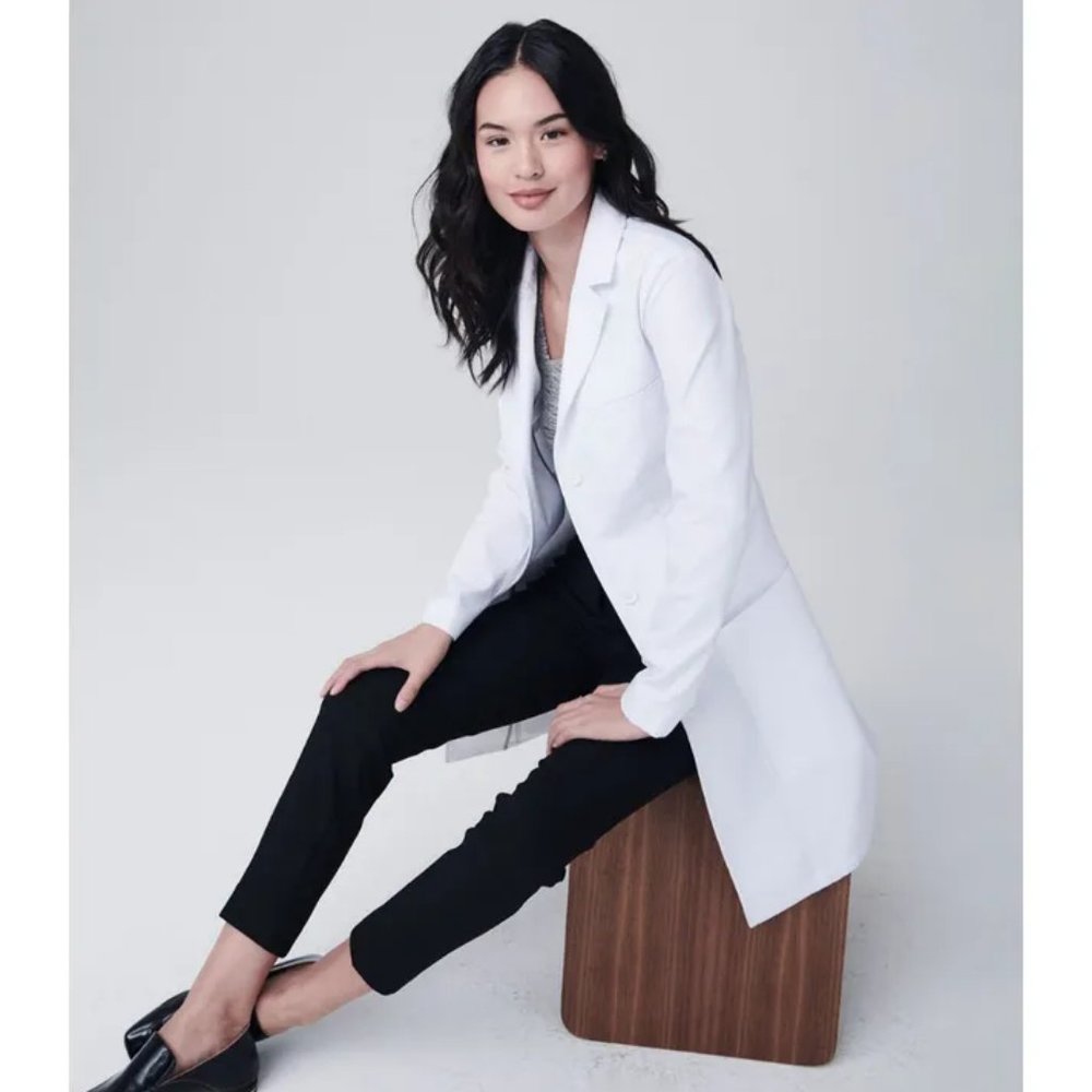 Medelita Vandi Athletic Fit Lab Coat